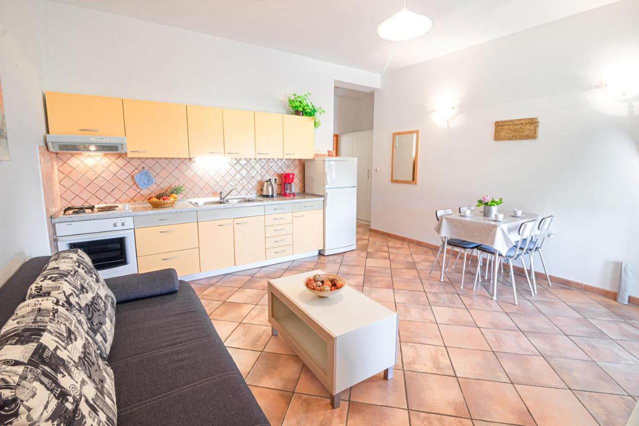 Apartments Sandra Kornić المظهر الخارجي الصورة