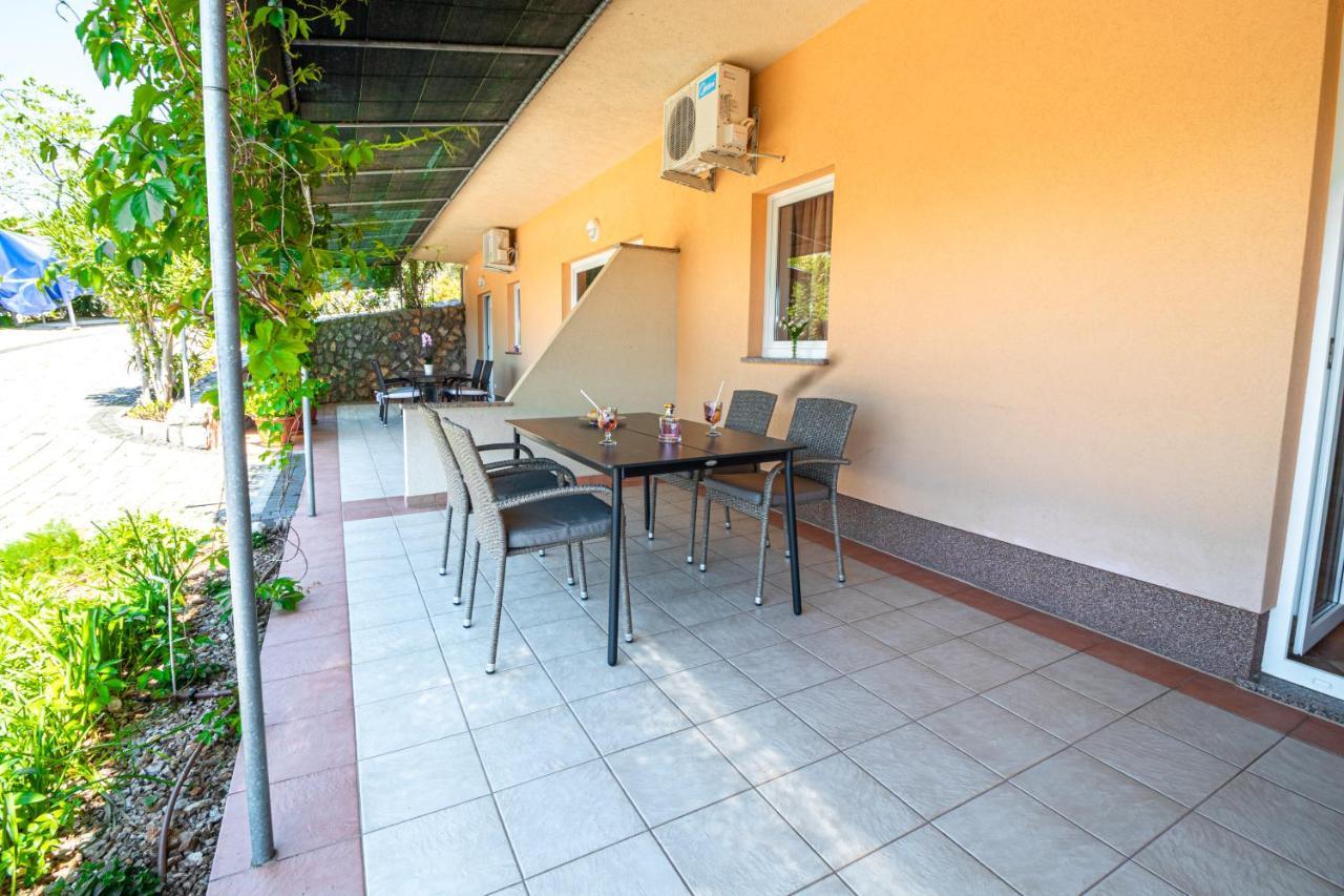 Apartments Sandra Kornić المظهر الخارجي الصورة