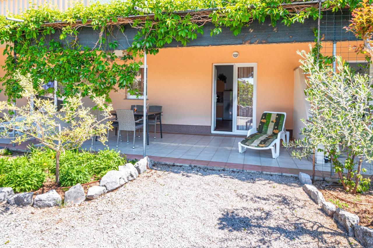 Apartments Sandra Kornić المظهر الخارجي الصورة