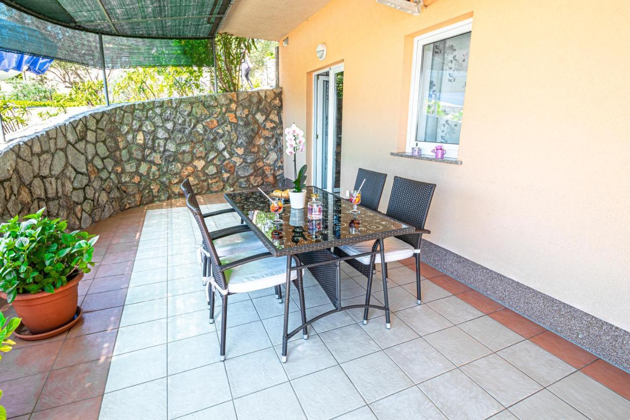 Apartments Sandra Kornić المظهر الخارجي الصورة