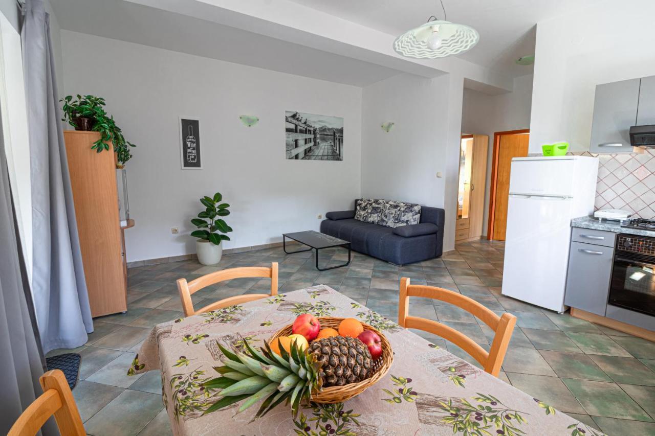 Apartments Sandra Kornić المظهر الخارجي الصورة