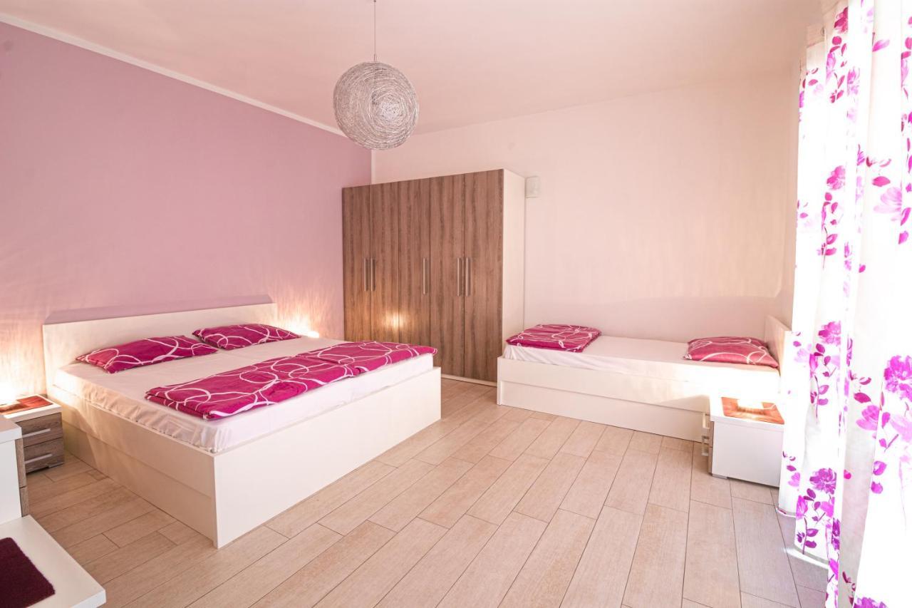 Apartments Sandra Kornić المظهر الخارجي الصورة