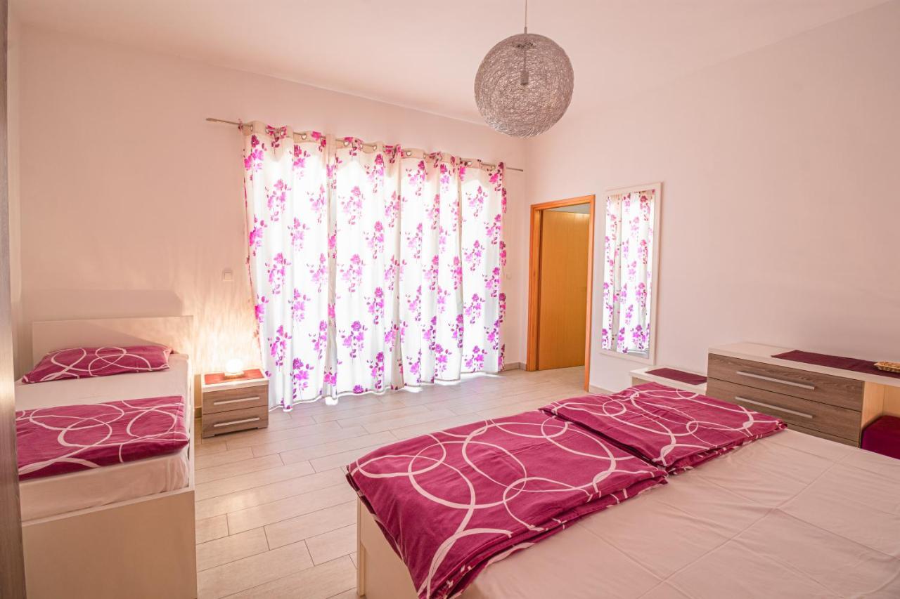 Apartments Sandra Kornić المظهر الخارجي الصورة