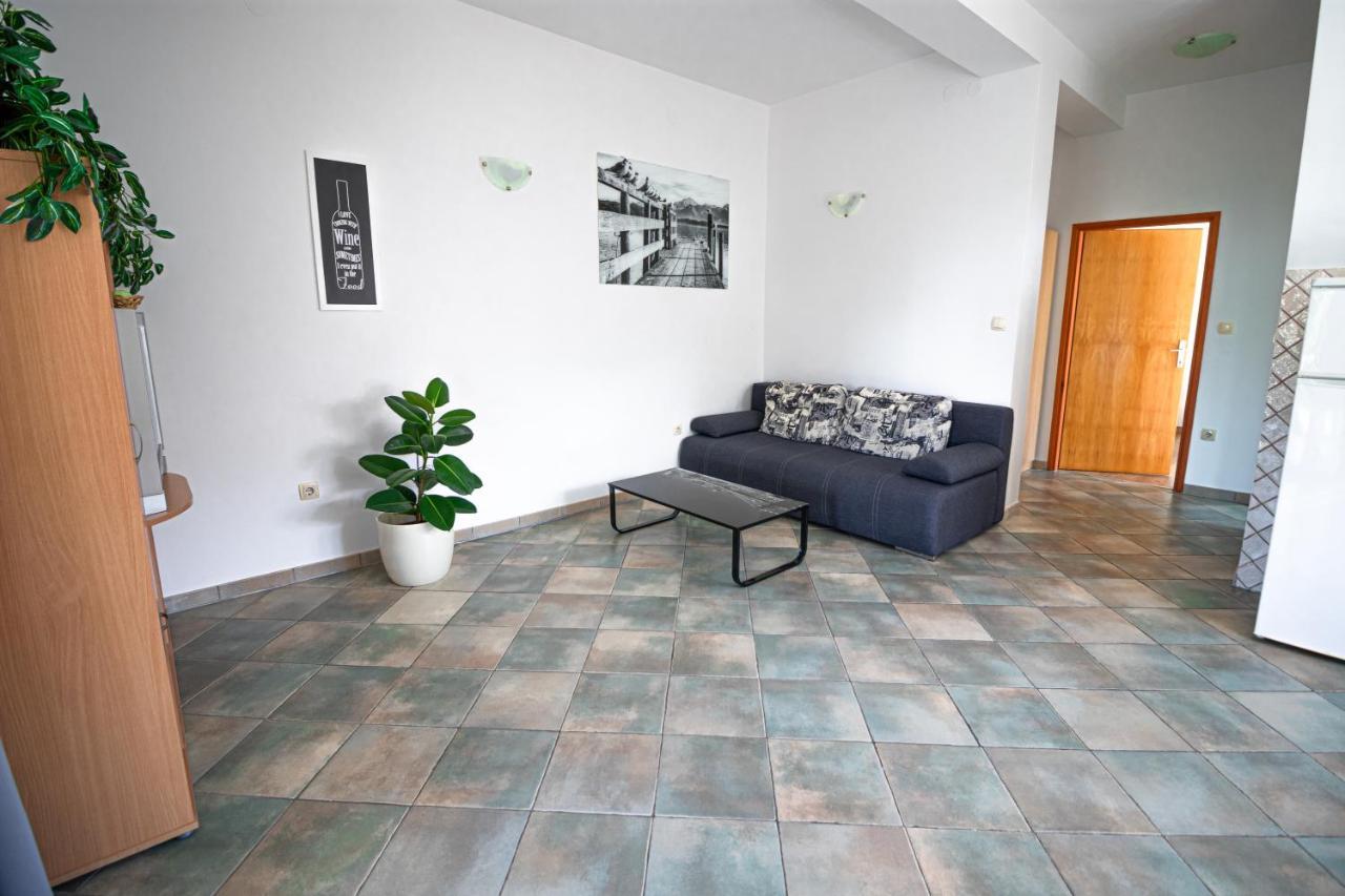 Apartments Sandra Kornić المظهر الخارجي الصورة
