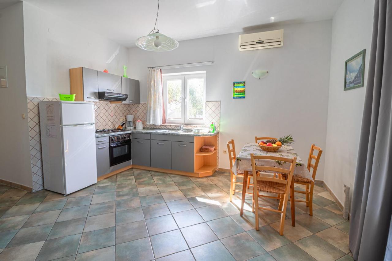 Apartments Sandra Kornić المظهر الخارجي الصورة