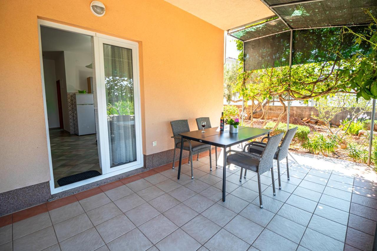 Apartments Sandra Kornić المظهر الخارجي الصورة