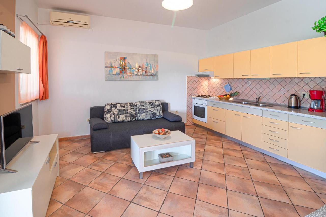 Apartments Sandra Kornić المظهر الخارجي الصورة