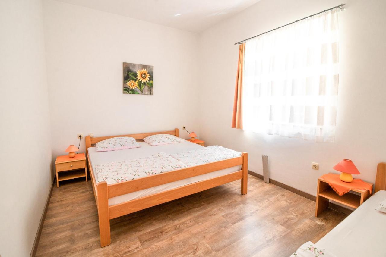 Apartments Sandra Kornić المظهر الخارجي الصورة