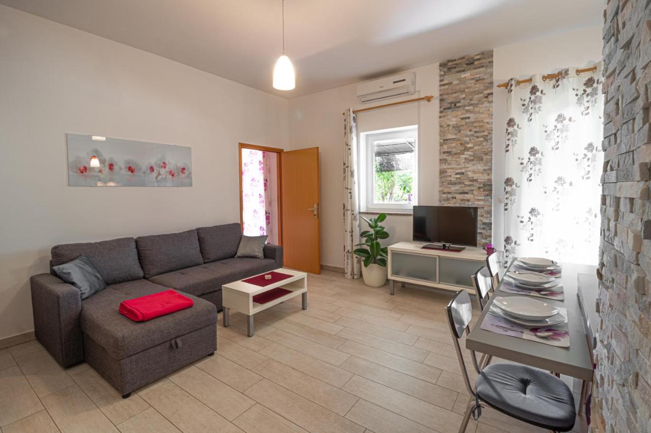 Apartments Sandra Kornić المظهر الخارجي الصورة