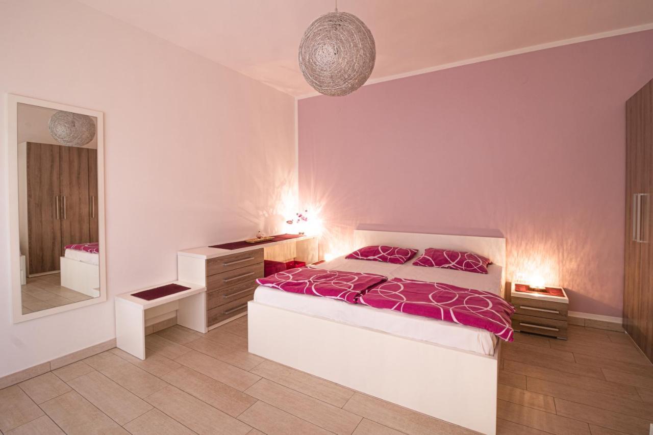 Apartments Sandra Kornić المظهر الخارجي الصورة