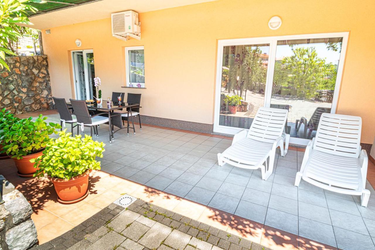 Apartments Sandra Kornić المظهر الخارجي الصورة