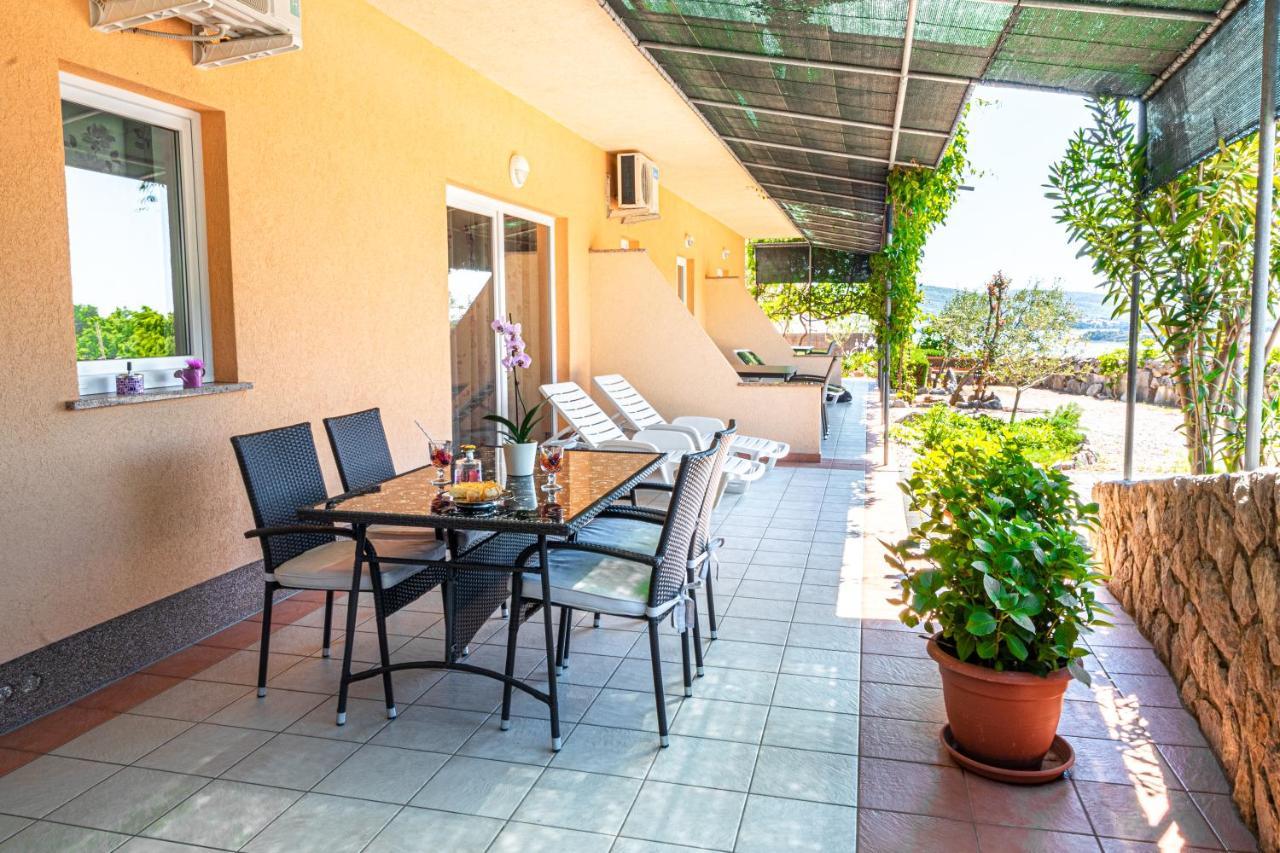 Apartments Sandra Kornić المظهر الخارجي الصورة