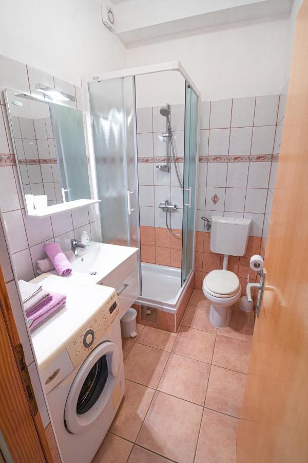 Apartments Sandra Kornić المظهر الخارجي الصورة